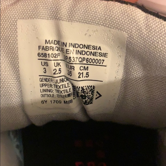 Converse Junior Size 3 Sneakers - Picture 8 of 8